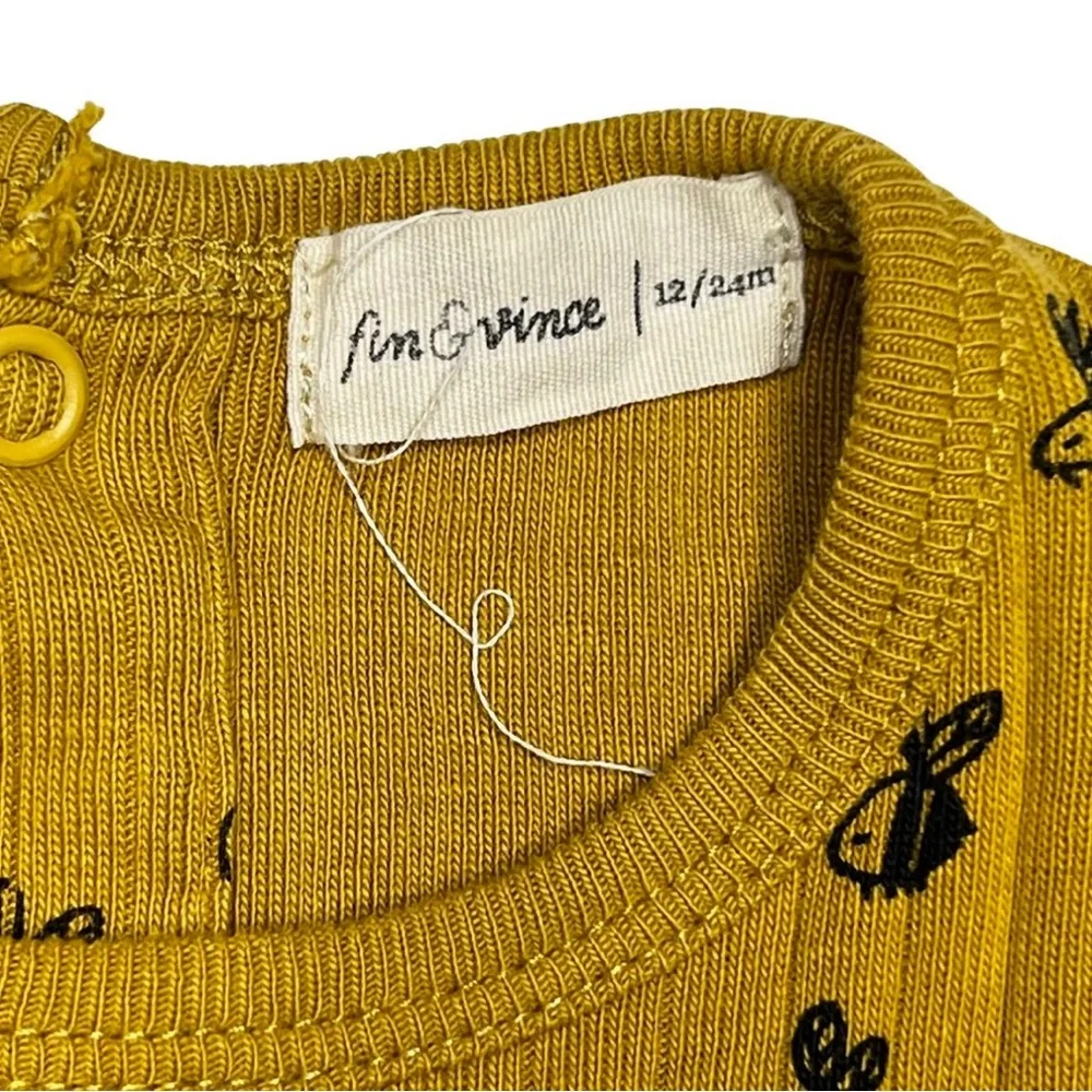 Fin &‎ Vince Bees Footed Romper